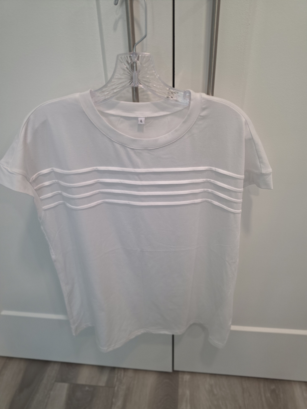 Women's White Short-Sleeve Tee with Decorative Piping Size L